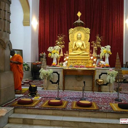 Goldy Guest House Varanasi Bagian luar foto