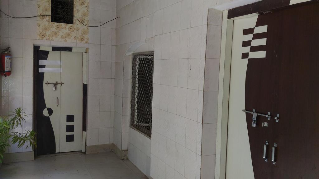 Goldy Guest House Varanasi Bagian luar foto
