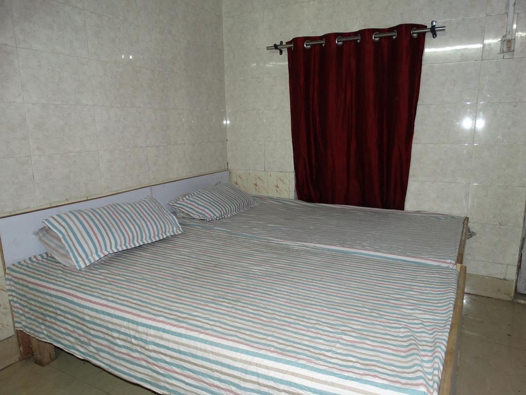 Goldy Guest House Varanasi Bagian luar foto