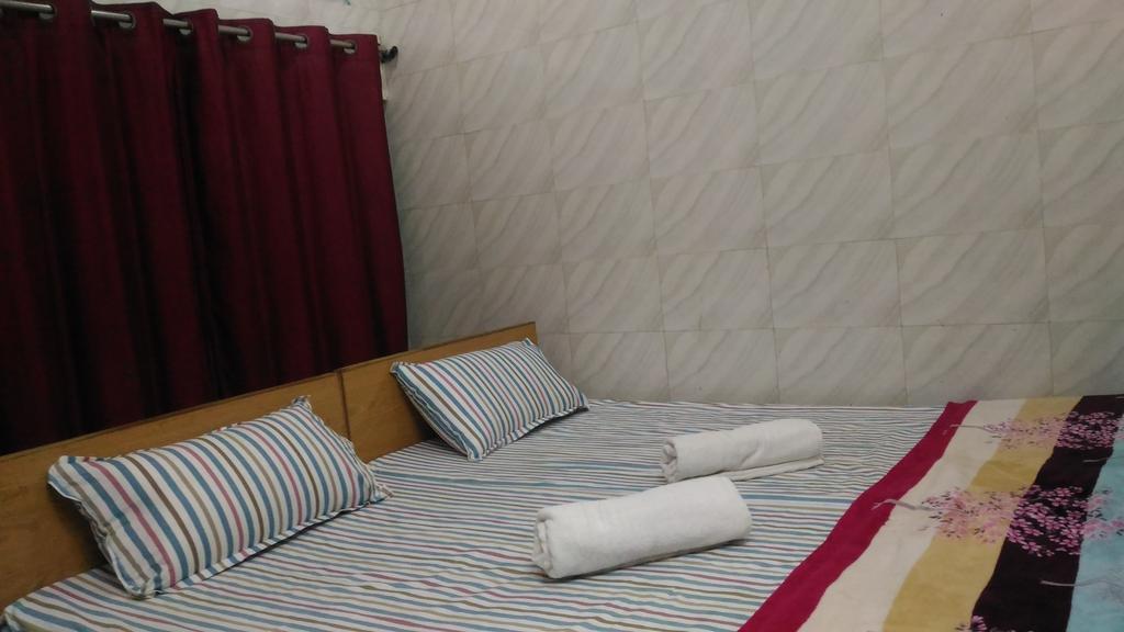 Goldy Guest House Varanasi Bagian luar foto
