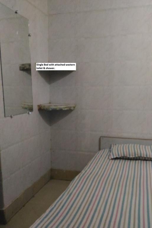 Goldy Guest House Varanasi Bagian luar foto