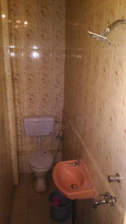 Goldy Guest House Varanasi Bagian luar foto