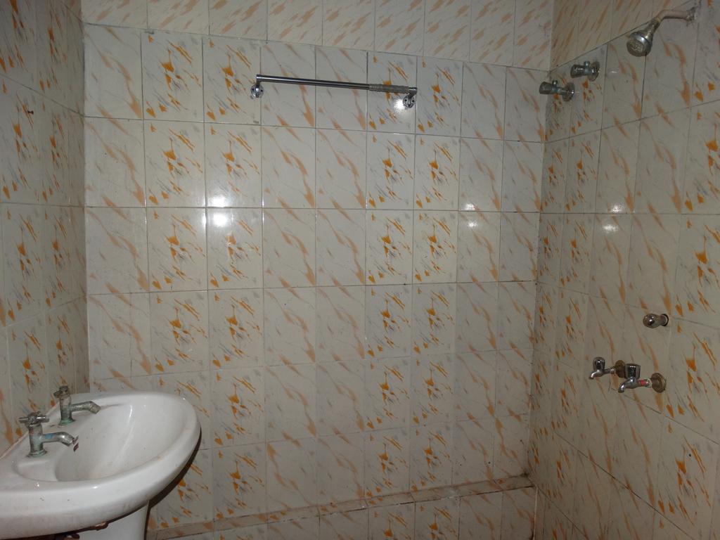 Goldy Guest House Varanasi Bagian luar foto