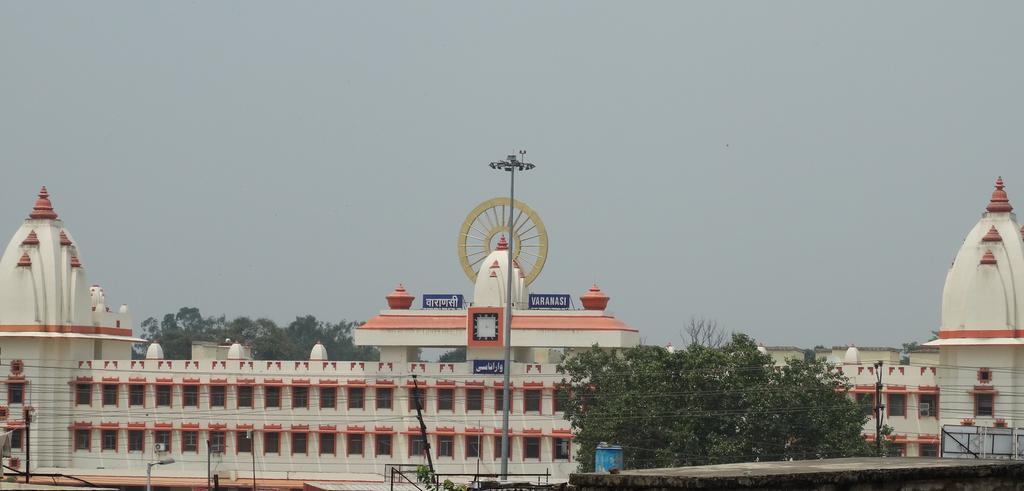 Goldy Guest House Varanasi Bagian luar foto