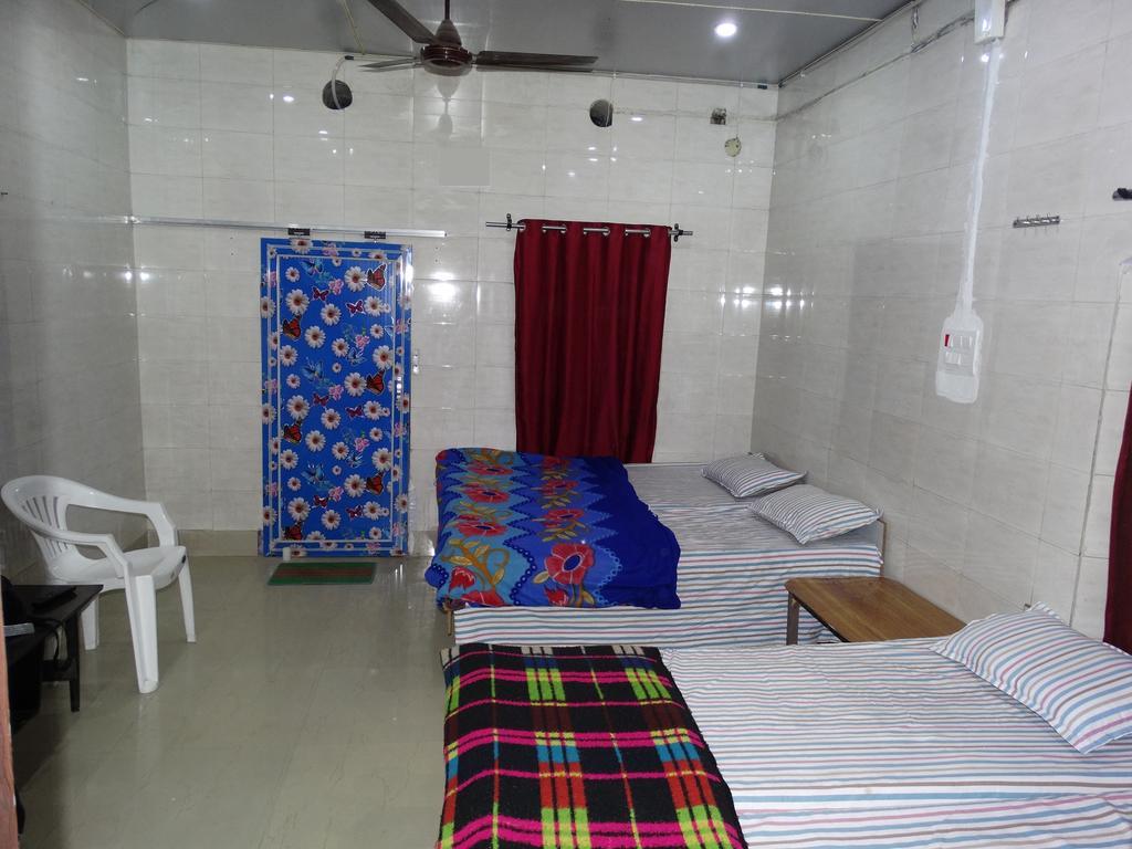 Goldy Guest House Varanasi Bagian luar foto