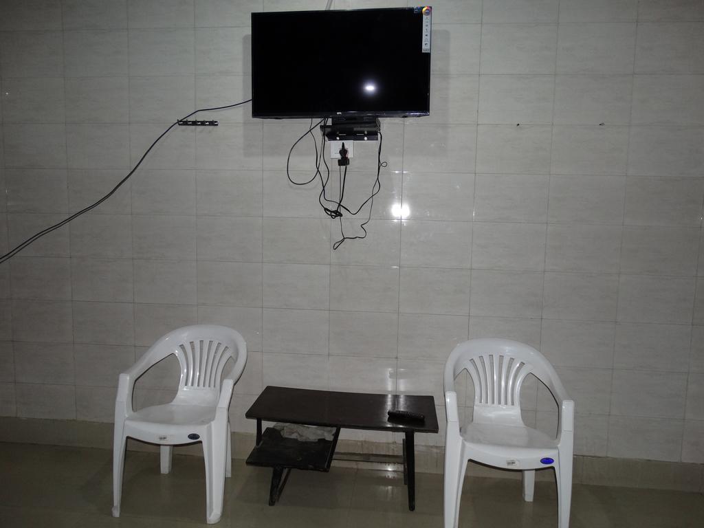 Goldy Guest House Varanasi Bagian luar foto