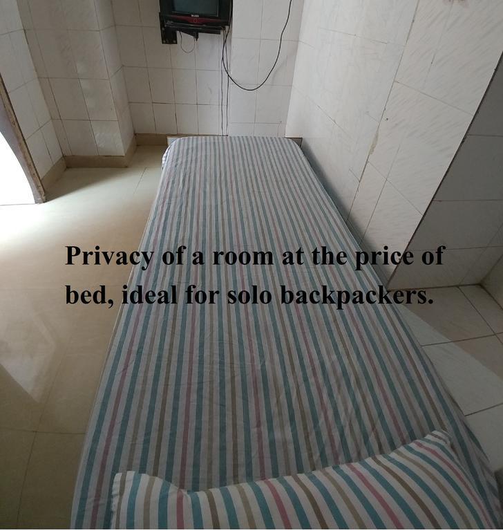 Goldy Guest House Varanasi Bagian luar foto