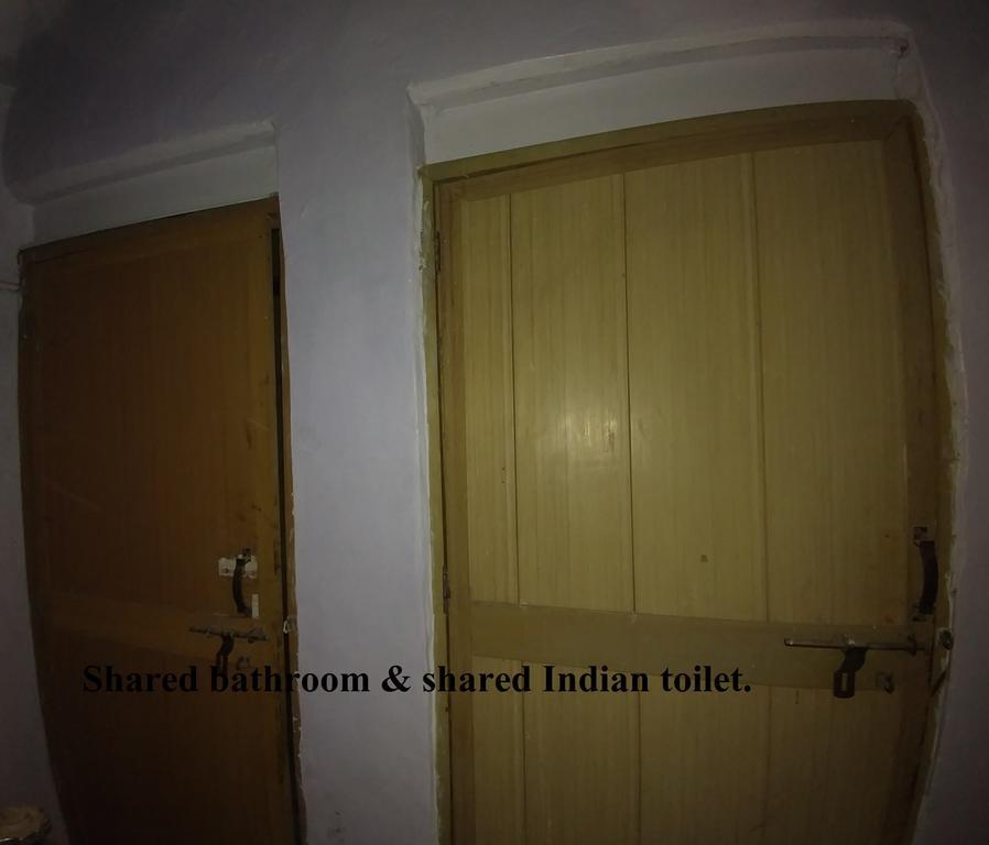 Goldy Guest House Varanasi Bagian luar foto