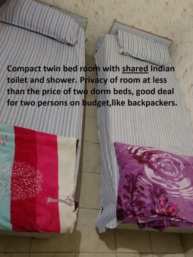 Goldy Guest House Varanasi Bagian luar foto
