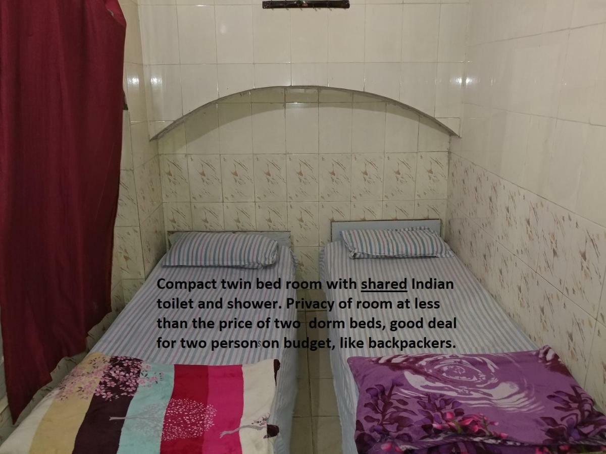 Goldy Guest House Varanasi Bagian luar foto